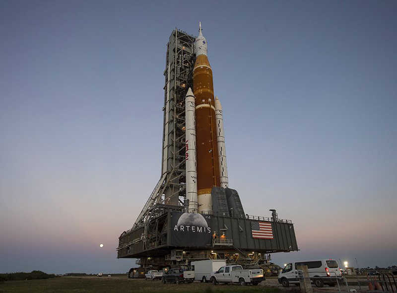 nasa-gigantic-moon-rocket-the-space-launch-system