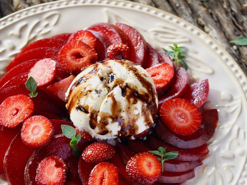 strawberry-carpaccio-with-mint-ice-cream