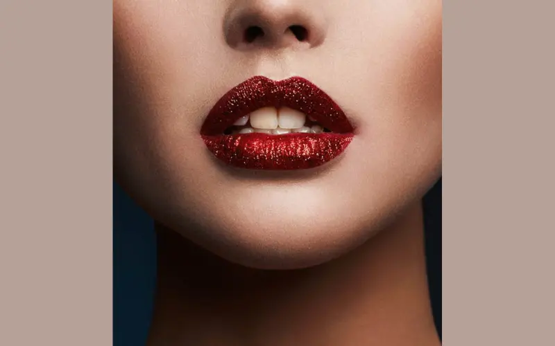 classic-red-lips-with-glitter