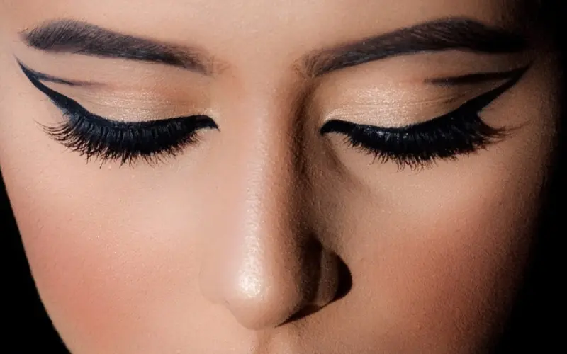 graphic-liner-new-year-makeup-ideas